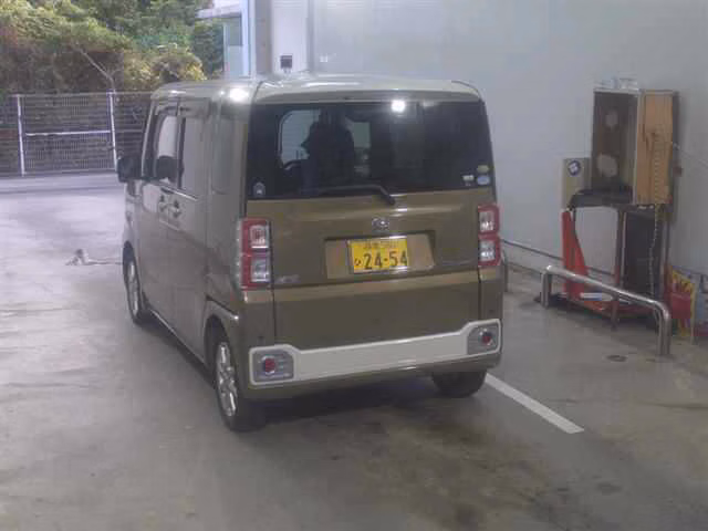 DAIHATSU WAKE