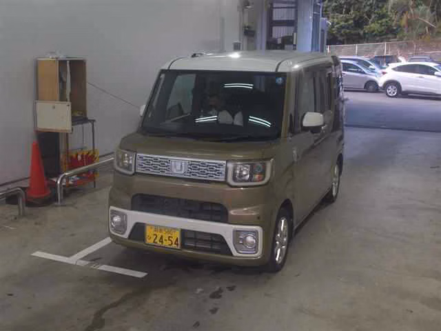 DAIHATSU WAKE