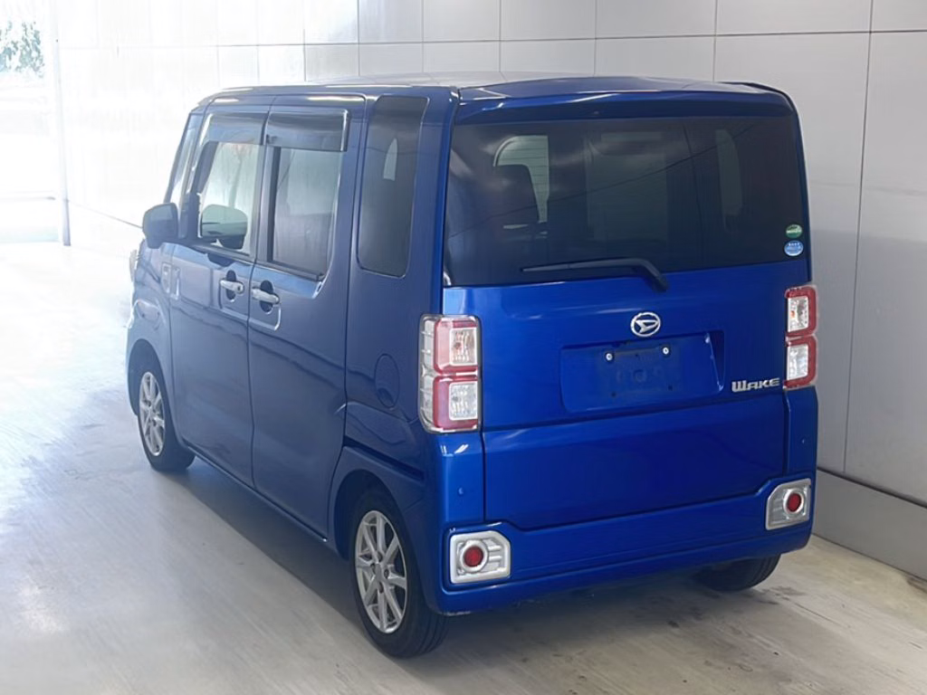 DAIHATSU WAKE