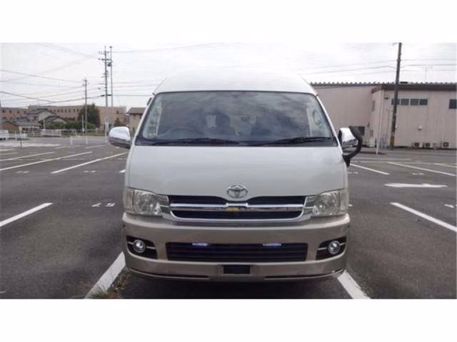 TOYOTA HIACE