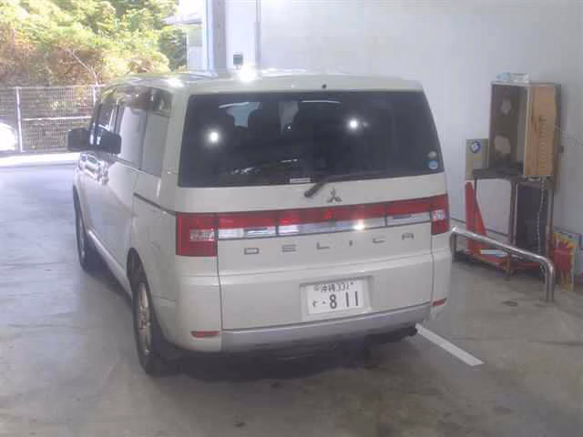 MITSUBISHI DELICA D:5