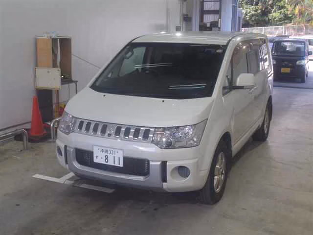 MITSUBISHI DELICA D:5