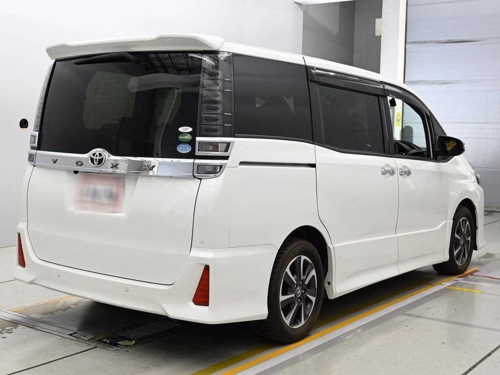 TOYOTA VOXY