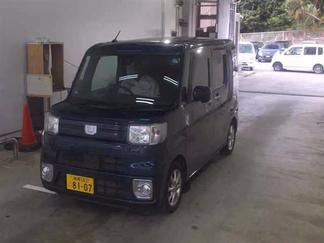 DAIHATSU WAKE