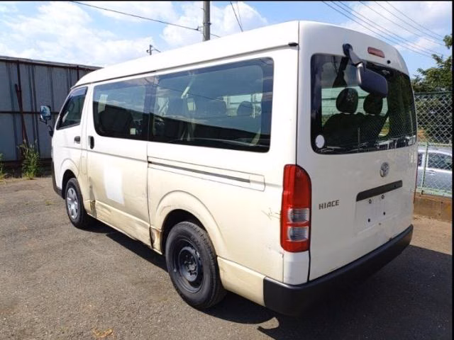 TOYOTA HIACE