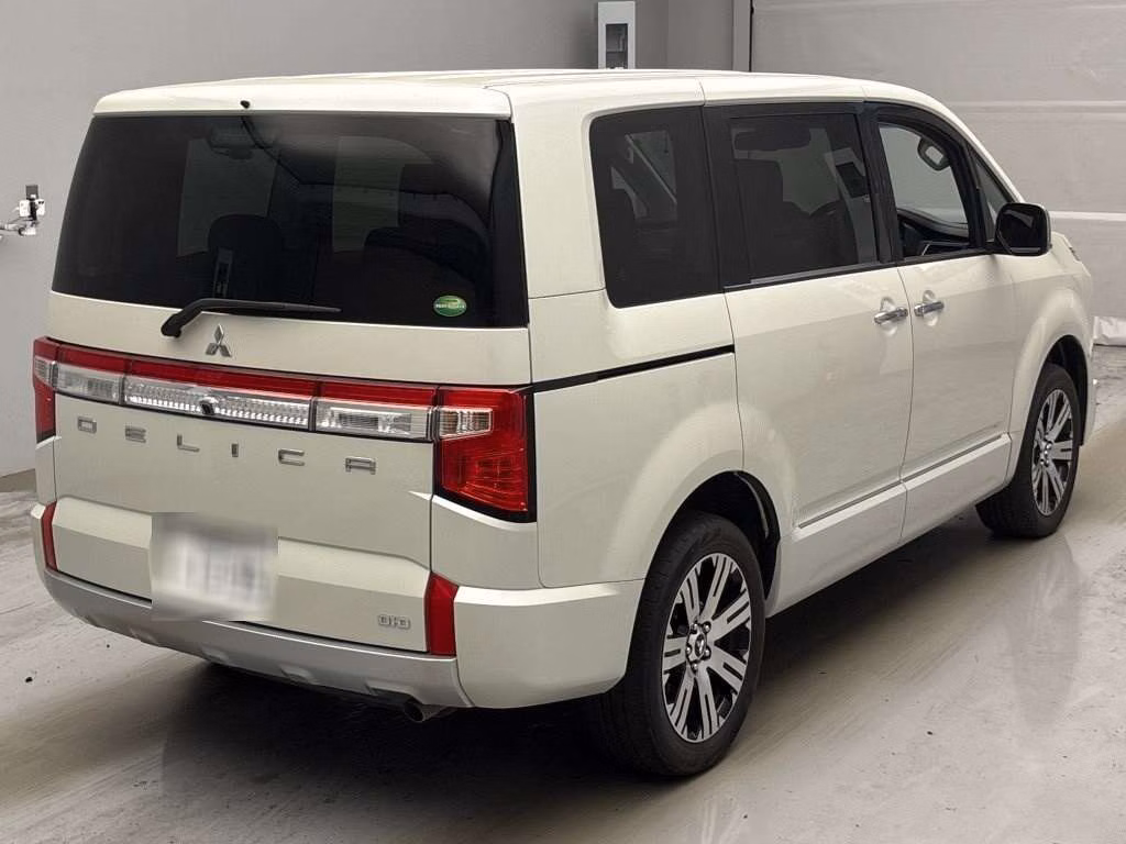MITSUBISHI DELICA D:5