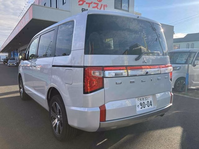 MITSUBISHI DELICA D:5