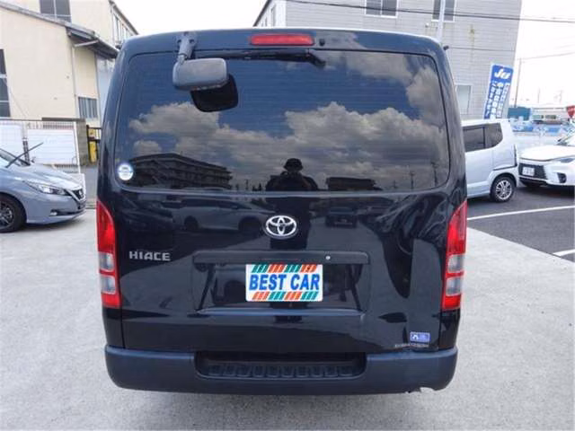 TOYOTA REGIUS ACE