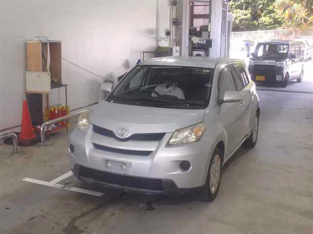 TOYOTA IST