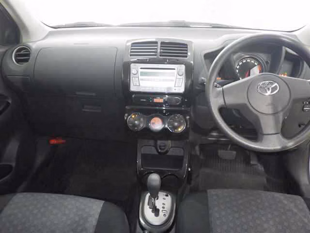 TOYOTA IST