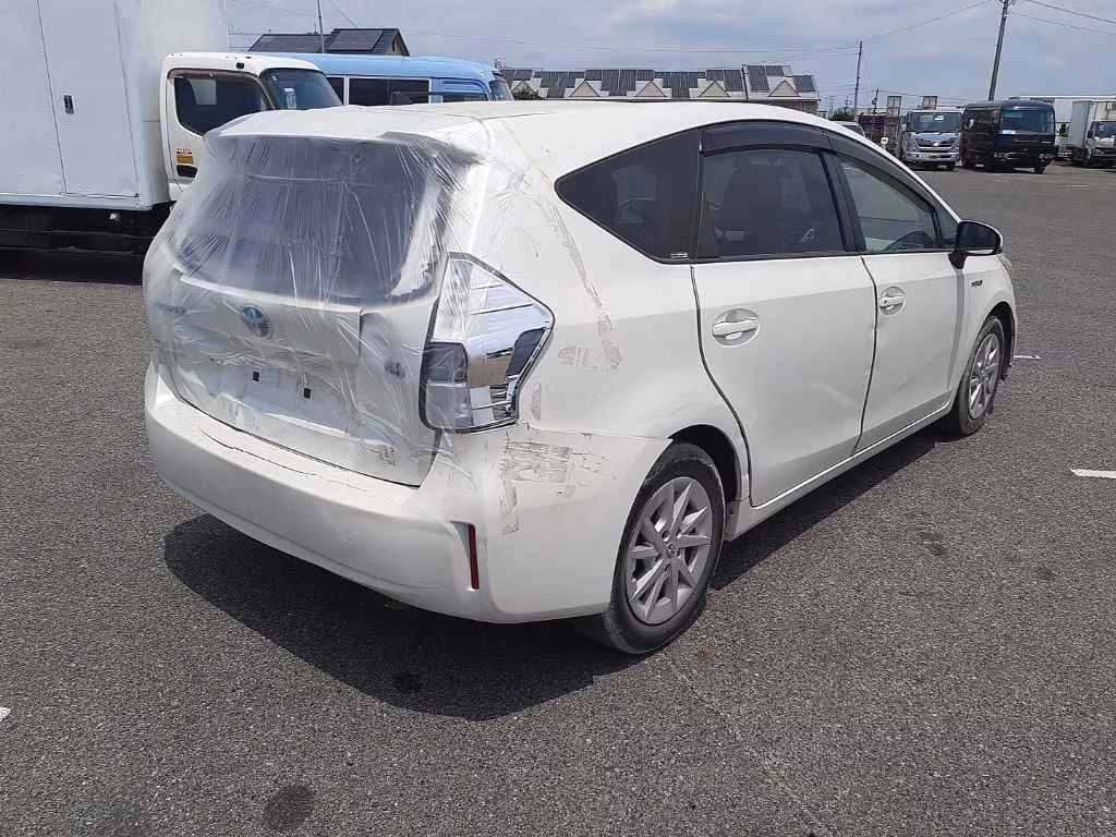 TOYOTA PRIUS ALPHA