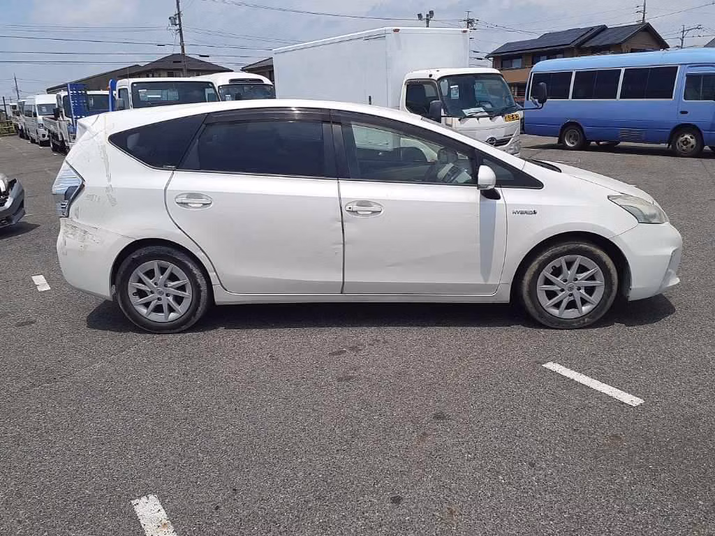 TOYOTA PRIUS ALPHA