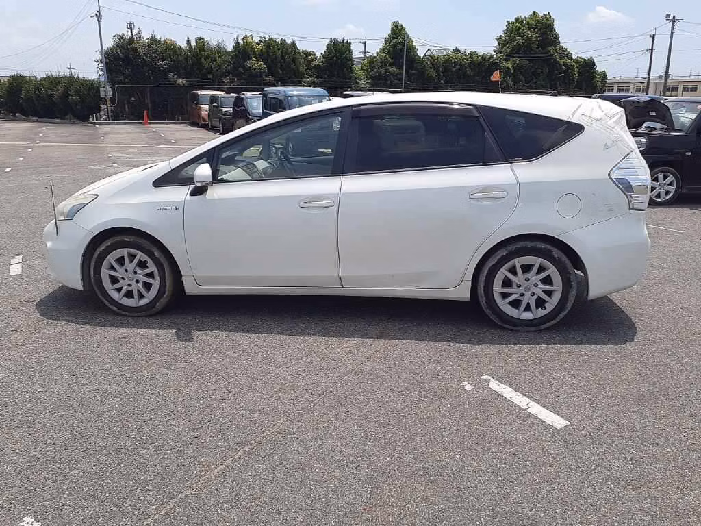 TOYOTA PRIUS ALPHA