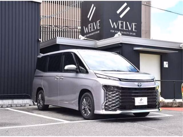 TOYOTA VOXY