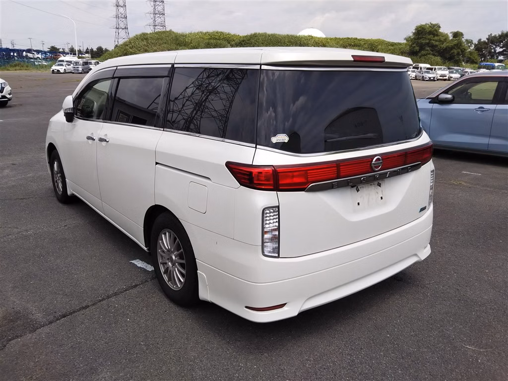 NISSAN ELGRAND