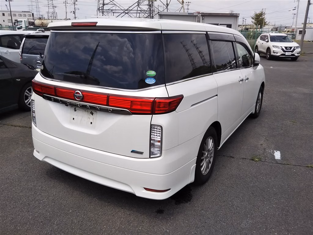 NISSAN ELGRAND