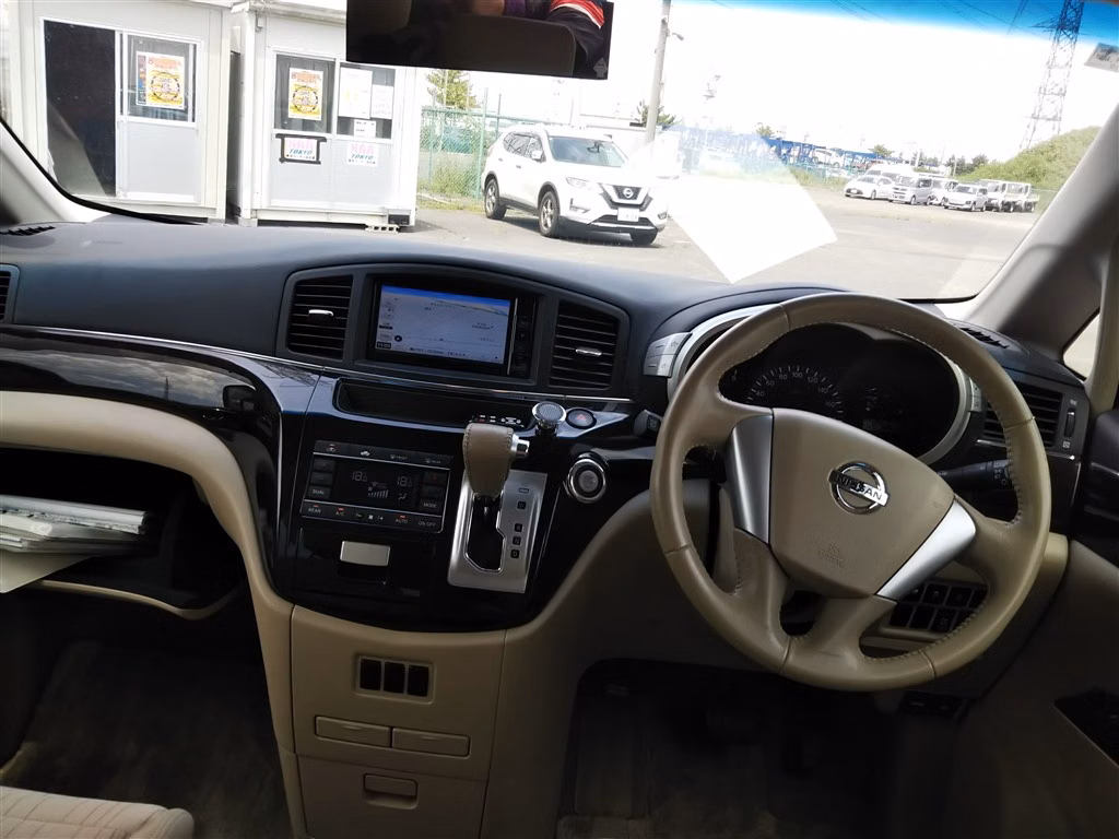 NISSAN ELGRAND
