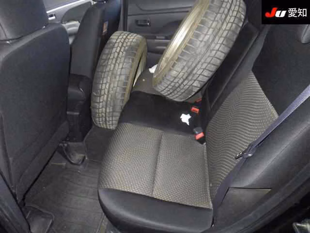 MITSUBISHI RVR