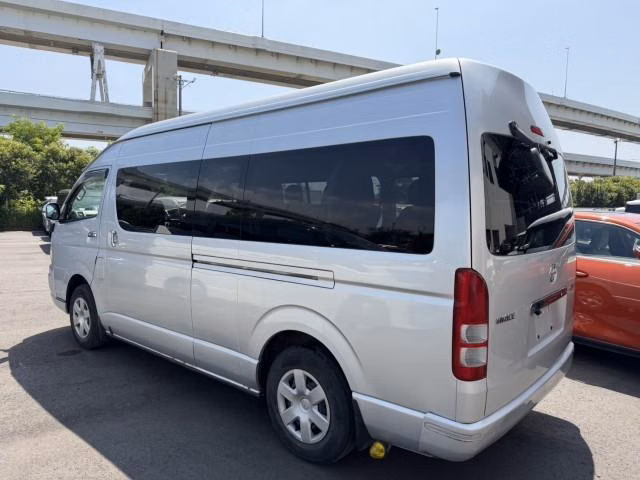 TOYOTA HIACE