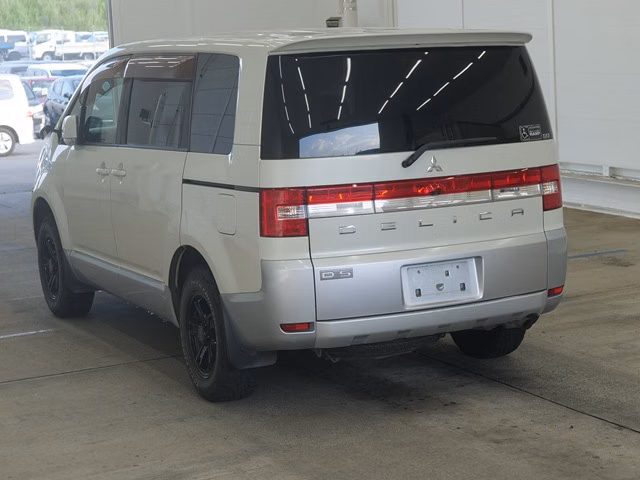 MITSUBISHI DELICA D:5