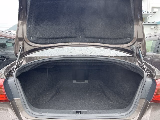 NISSAN FUGA