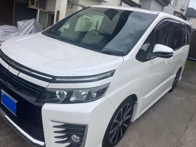 TOYOTA VOXY