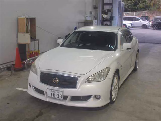 NISSAN FUGA