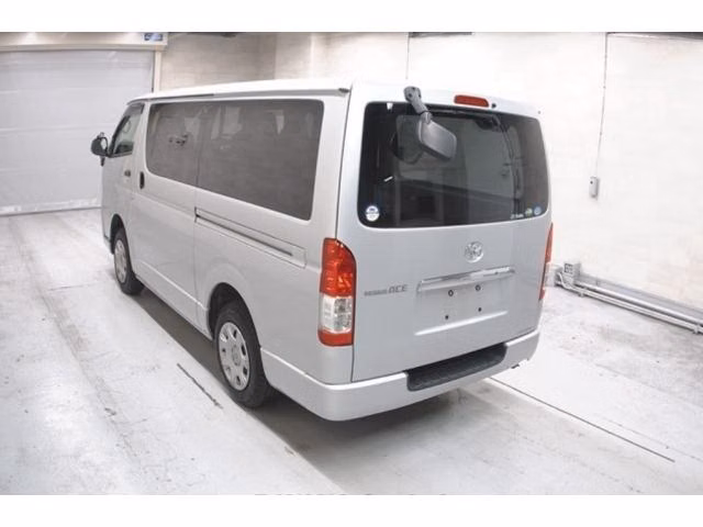 TOYOTA REGIUS ACE