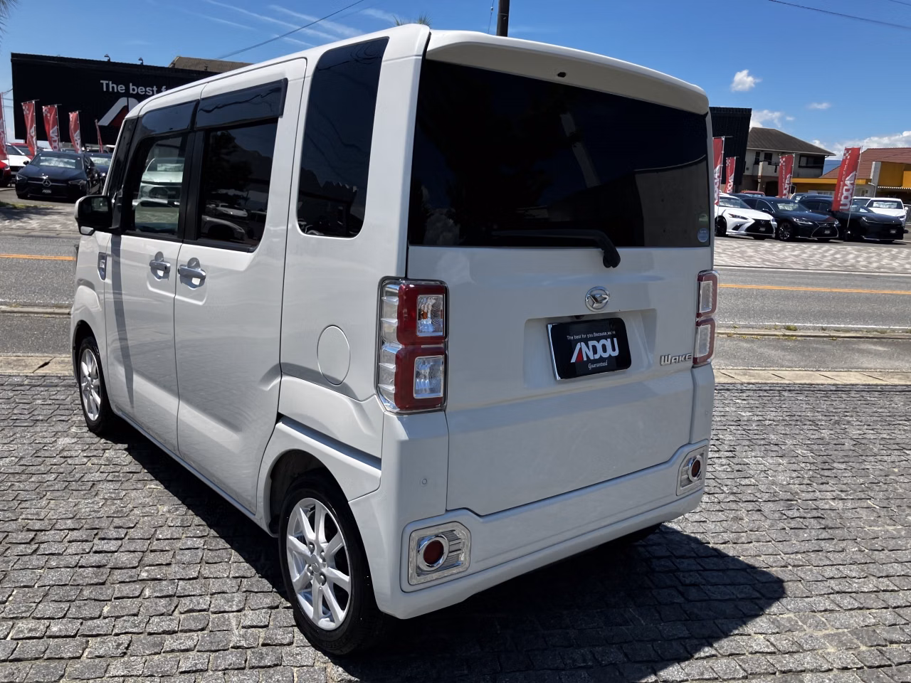 DAIHATSU WAKE