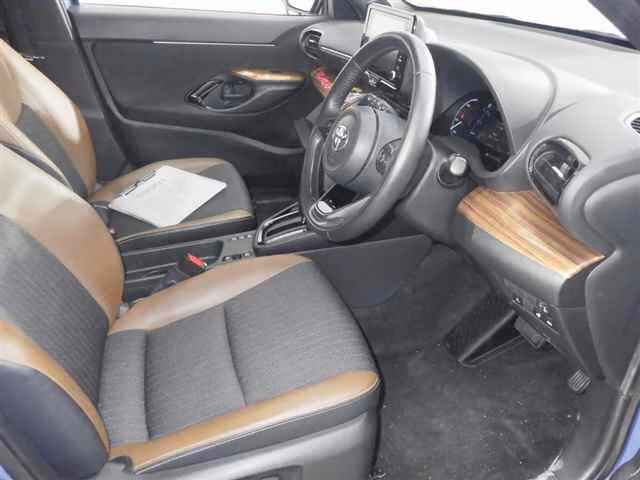 TOYOTA YARIS CROSS