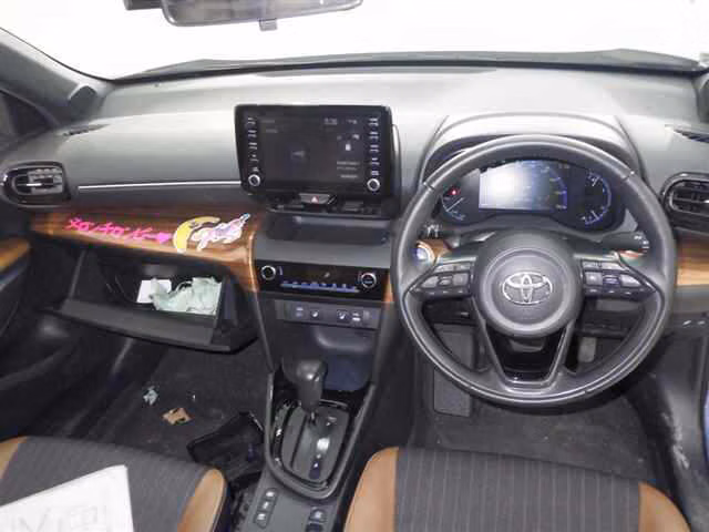 TOYOTA YARIS CROSS