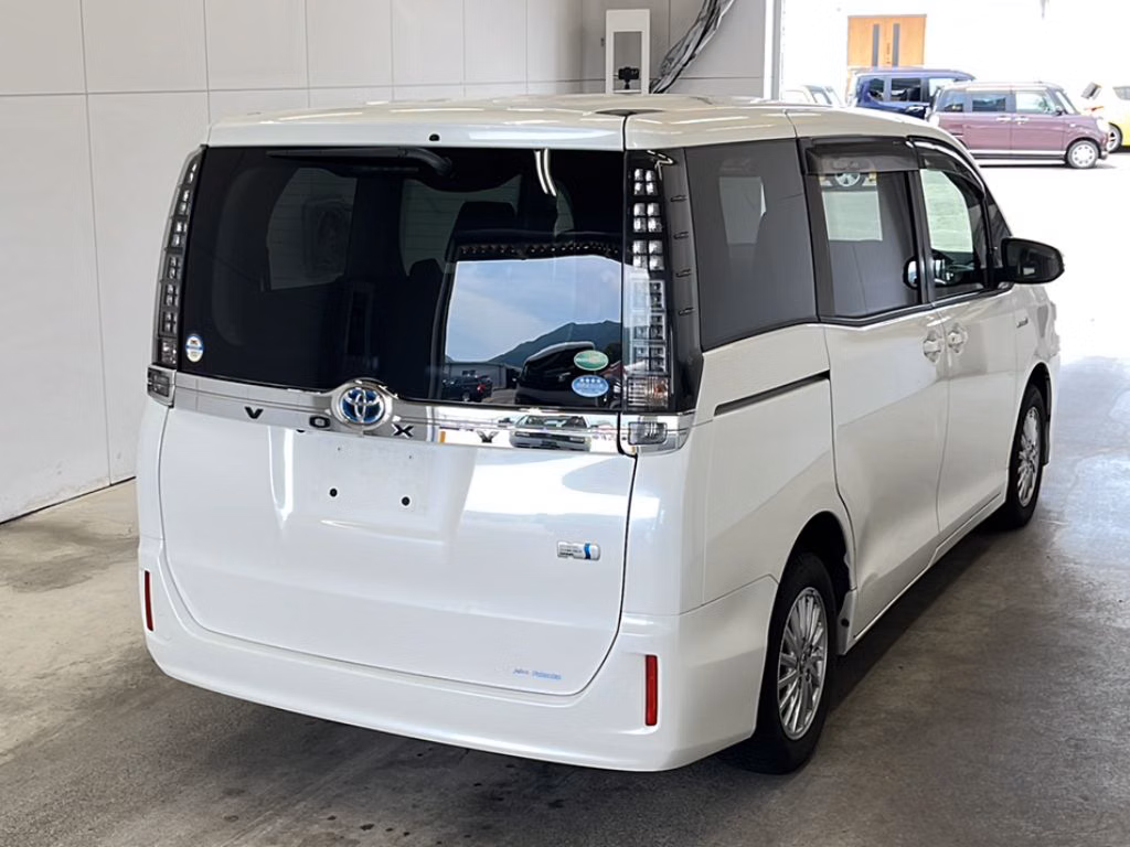 TOYOTA VOXY