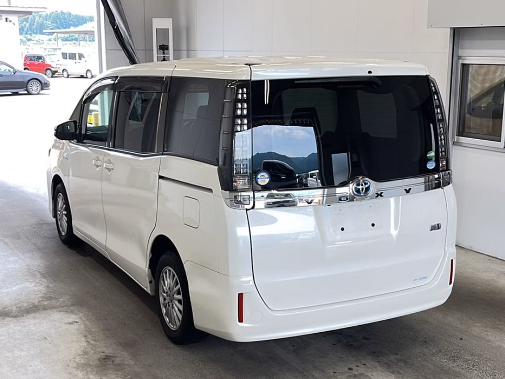 TOYOTA VOXY