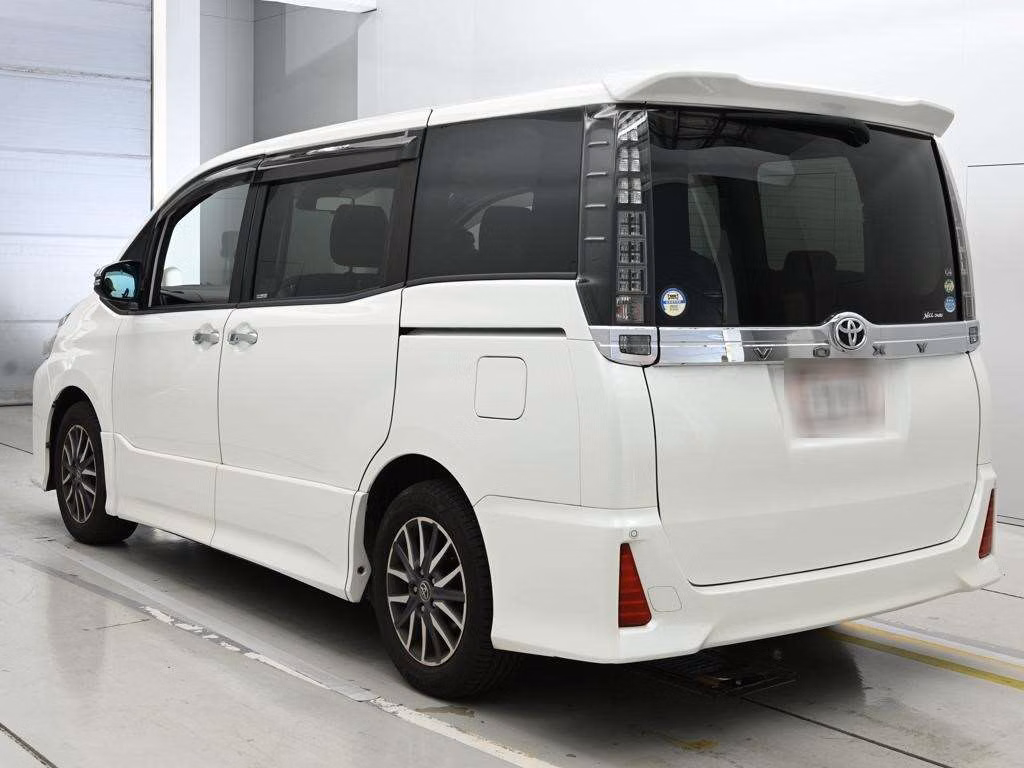 TOYOTA VOXY