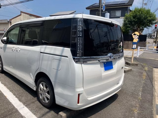 TOYOTA VOXY