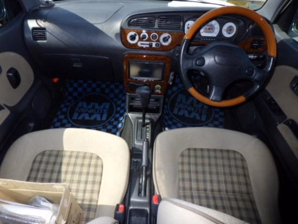 DAIHATSU MIRA GINO