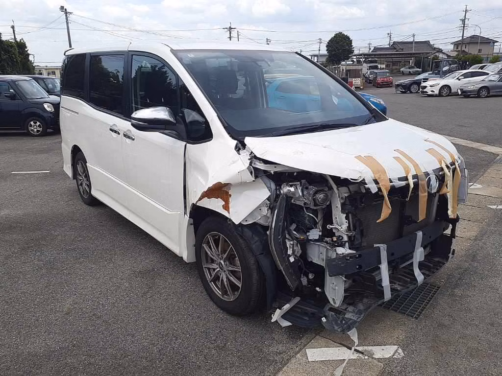 TOYOTA VOXY