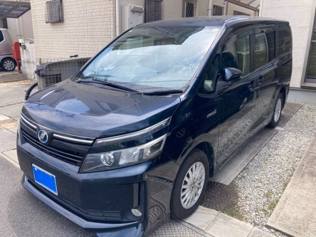 TOYOTA VOXY
