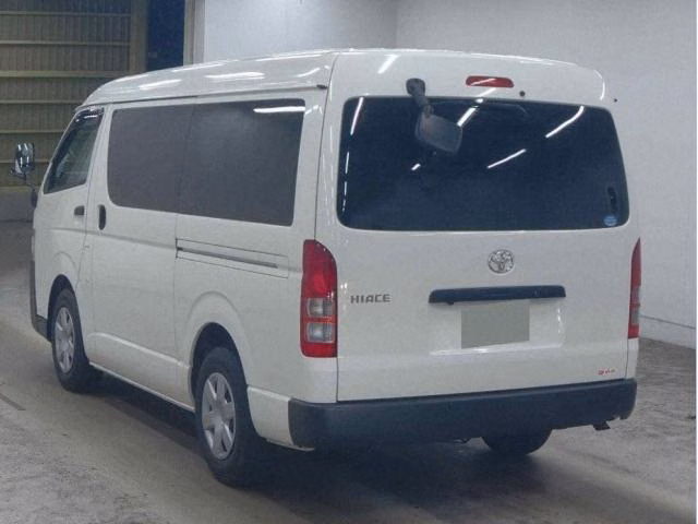 TOYOTA HIACE