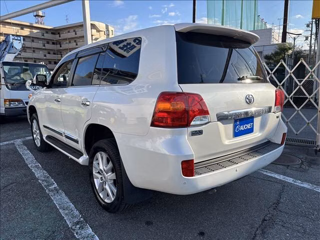 TOYOTA LAND CRUISER