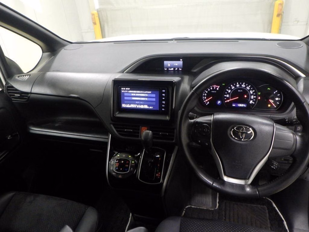 TOYOTA VOXY