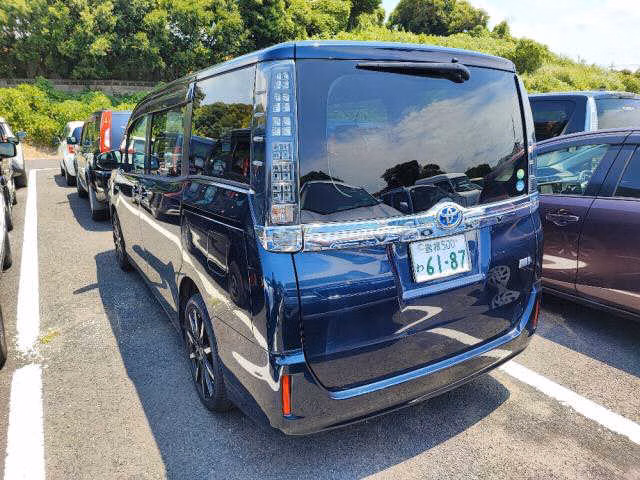 TOYOTA VOXY