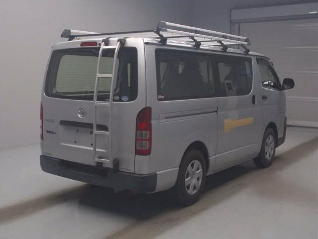 TOYOTA REGIUS ACE