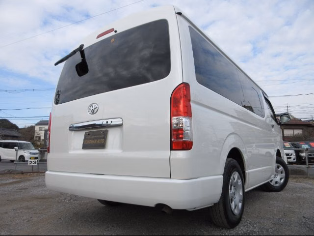 TOYOTA HIACE