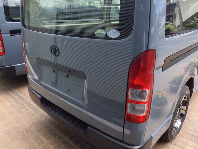 TOYOTA REGIUS ACE