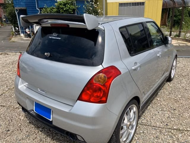 SUZUKI SWIFT