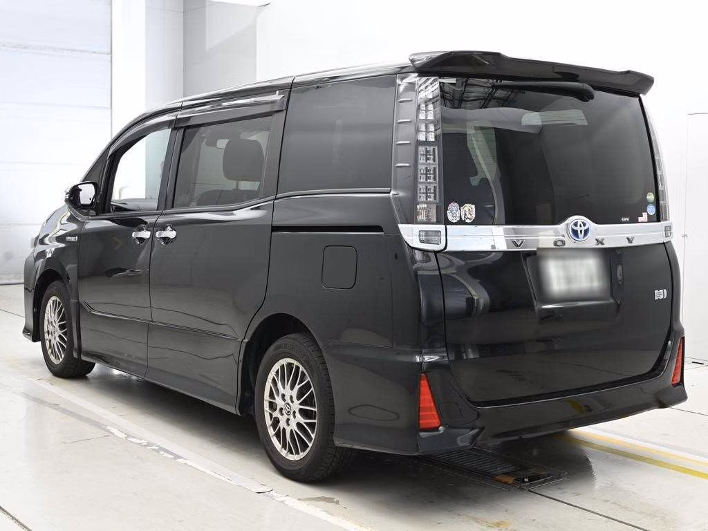 TOYOTA VOXY