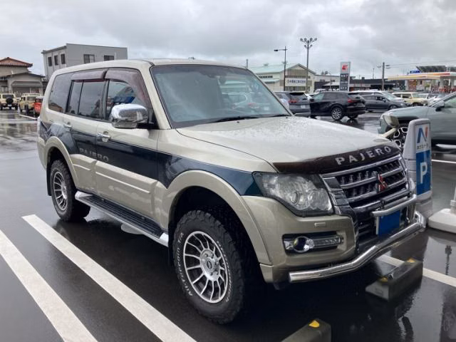 MITSUBISHI PAJERO