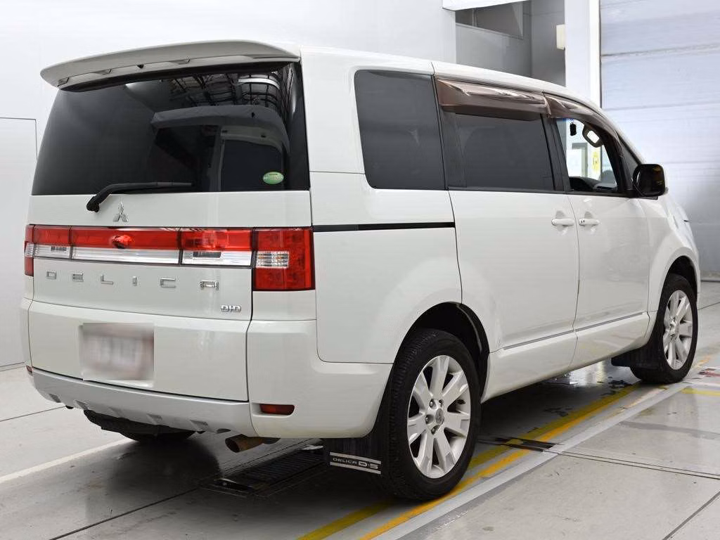MITSUBISHI DELICA D:5
