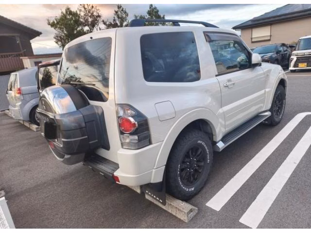 MITSUBISHI PAJERO
